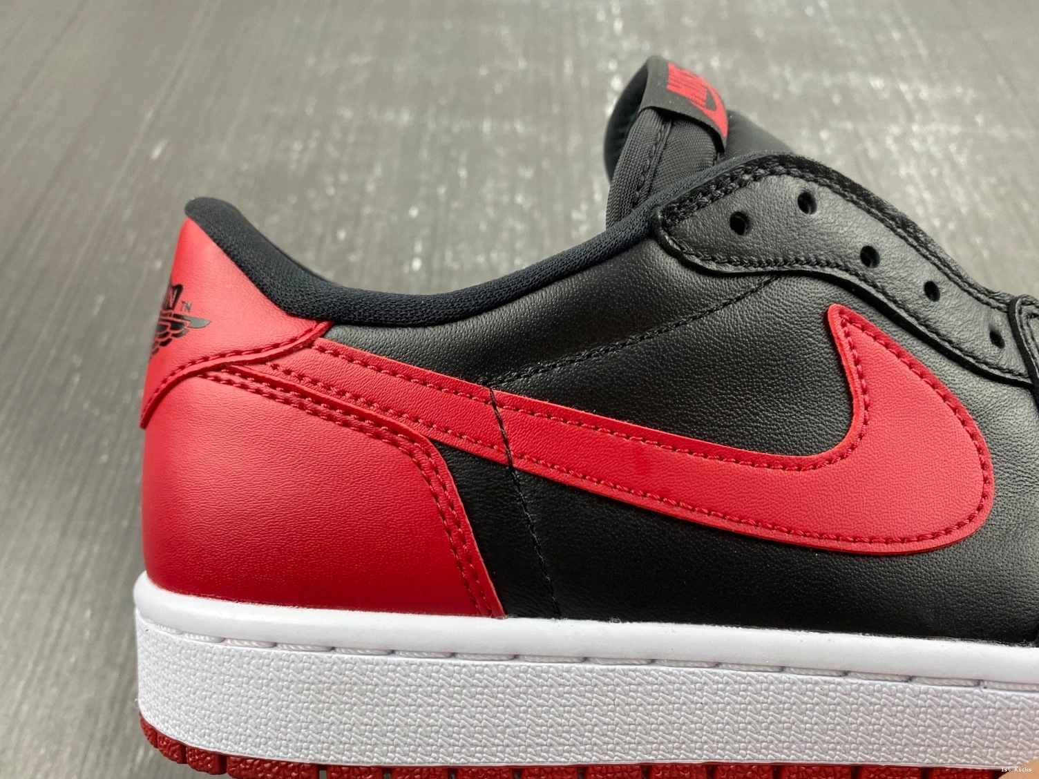 1 (2015) Low Jordan 705329-001 Bred - Retro 0207